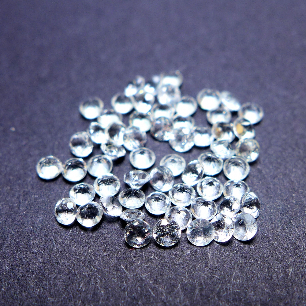 Bild 1 von 2.50 ct. VS. 58 Stück runde Diamantweiße 2 mm  Kambodscha Zirkone