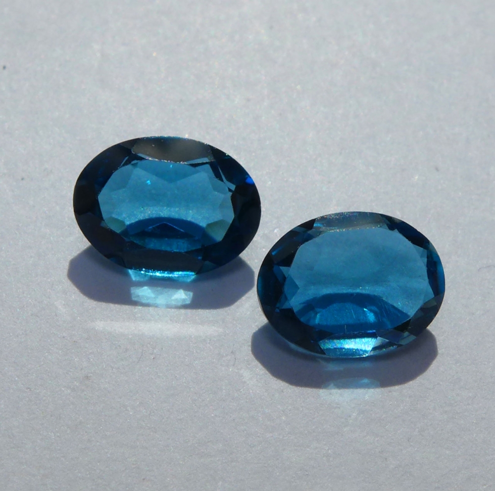 Bild 1 von 2.60 ct. Perfektes Paar 8 x 6 mm Brasilien London Blue Topas Edelsteine