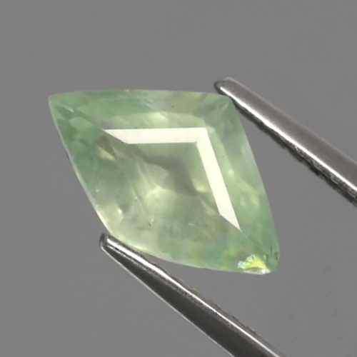 Bild 1 von 1.72 ct. Greenish Yellow 16.3 x 6.7 mm Fantasy Facet Brazil Beryl