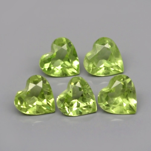 Bild 1 von 2.05 ct 5 piece of fine green 5.0 mm Heart Facet Burma Peridot Gems