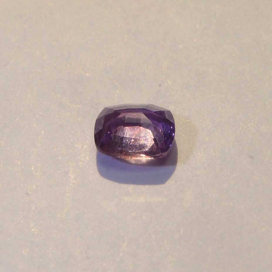 Bild 1 von 0.60 ct. Light pink 5 x 4.5 mm  Cushion Saphir 