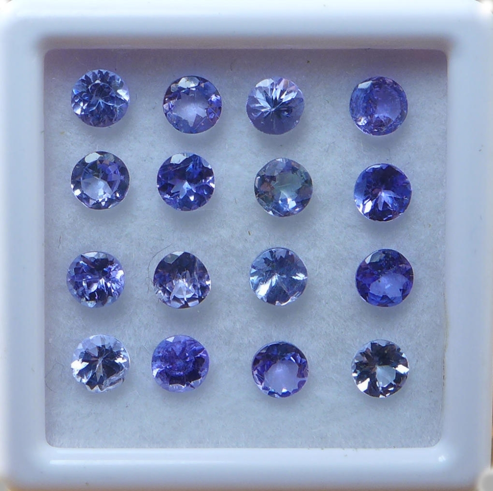 Bild 1 von 2.37 ct. 16 Stück feine blau- violette runde 3.4 mm Tansanite