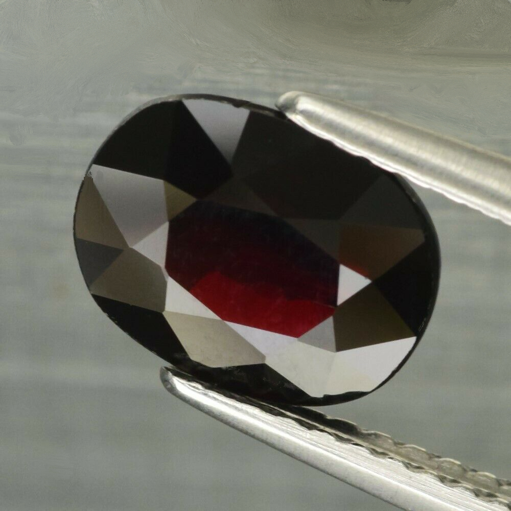 Bild 1 von 2.66 ct. Orange-roter ovaler 8.3 x 6.5 mm Spessartin Granat