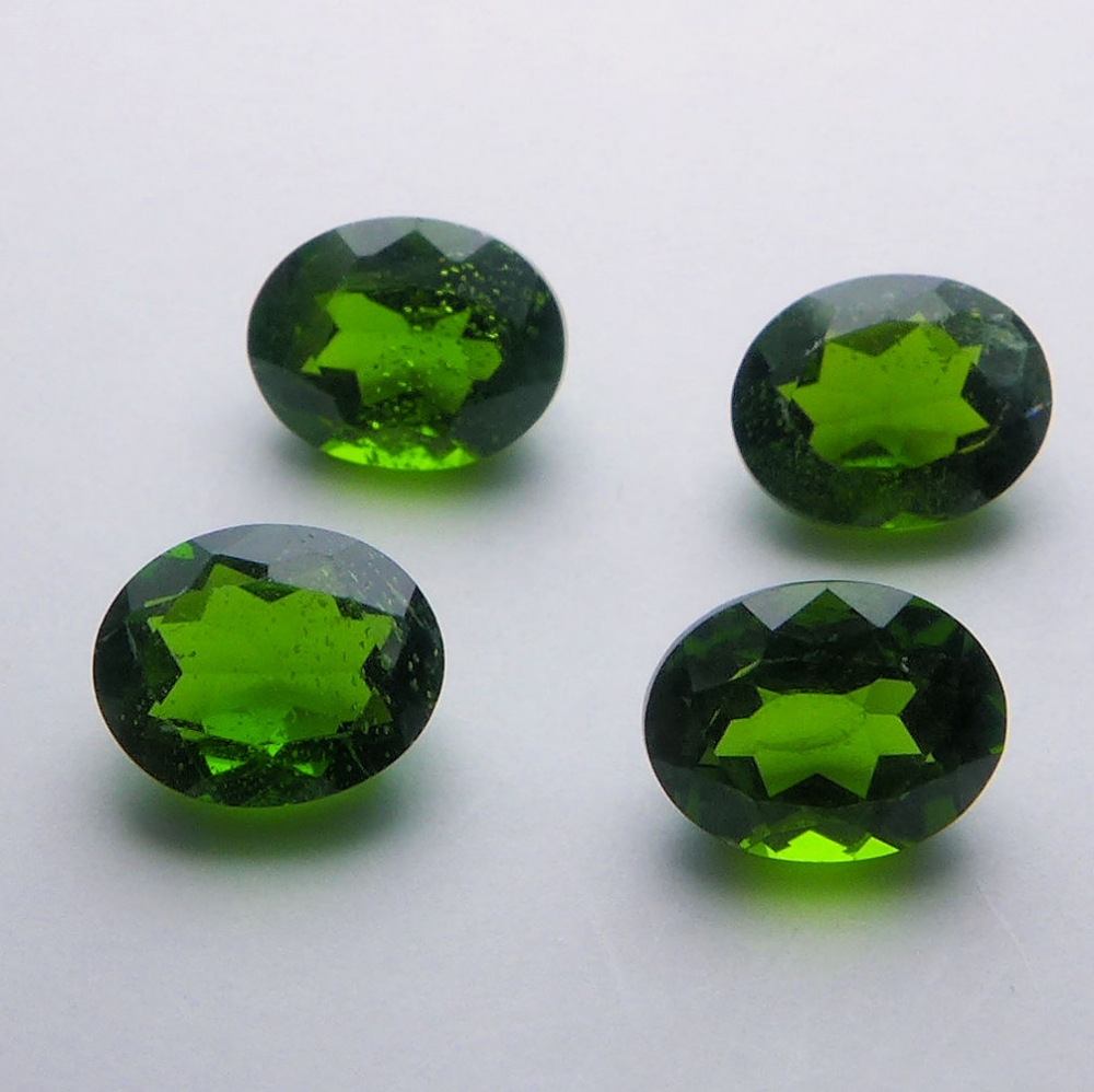 Bild 1 von 1.55 ct.  4pieces oval natural 5 x 3 mm Chrome Diopside Gems