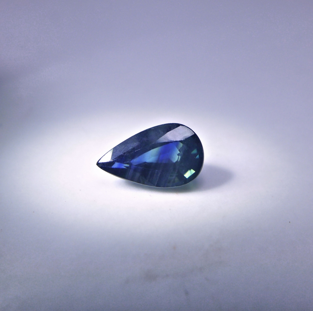 Bild 1 von 0.91 ct. Natural untreated 7.6 x 4.6 mm Blue Sapphire