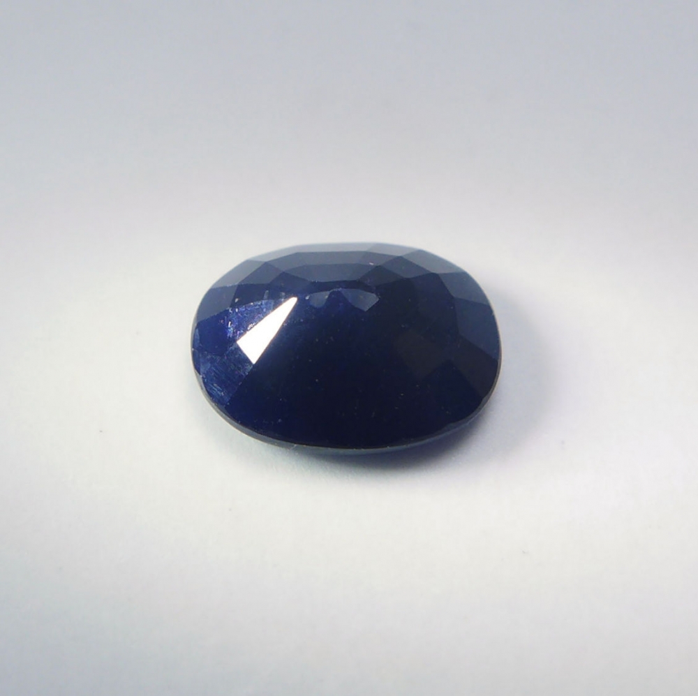 Bild 1 von 1.45 ct.  Dunkel blauer ovaler 7.8 x 6 mm Afrika Saphir
