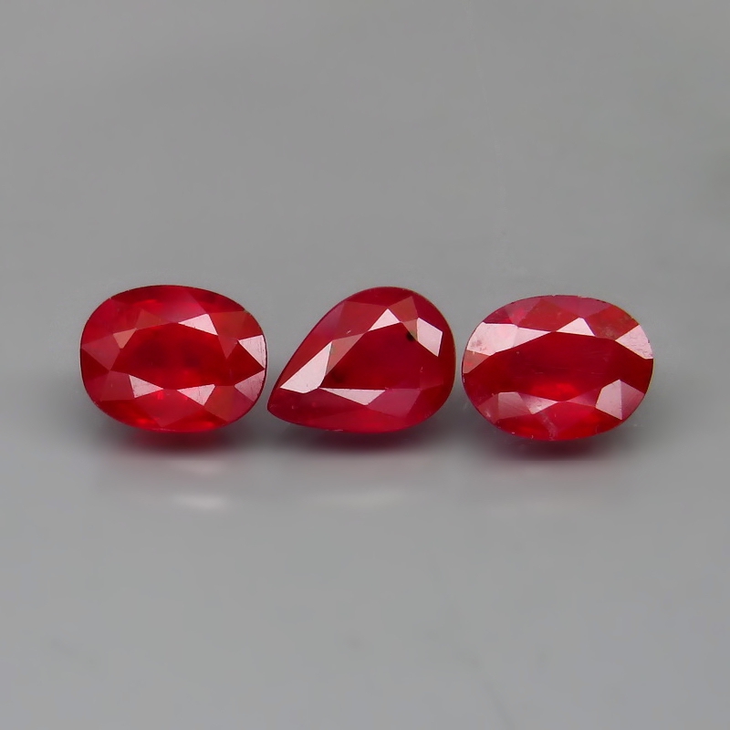 Bild 1 von 4.86 ct. 3 pieces Top Red genuine Mozambique Ruby, Oval & Pear Facet