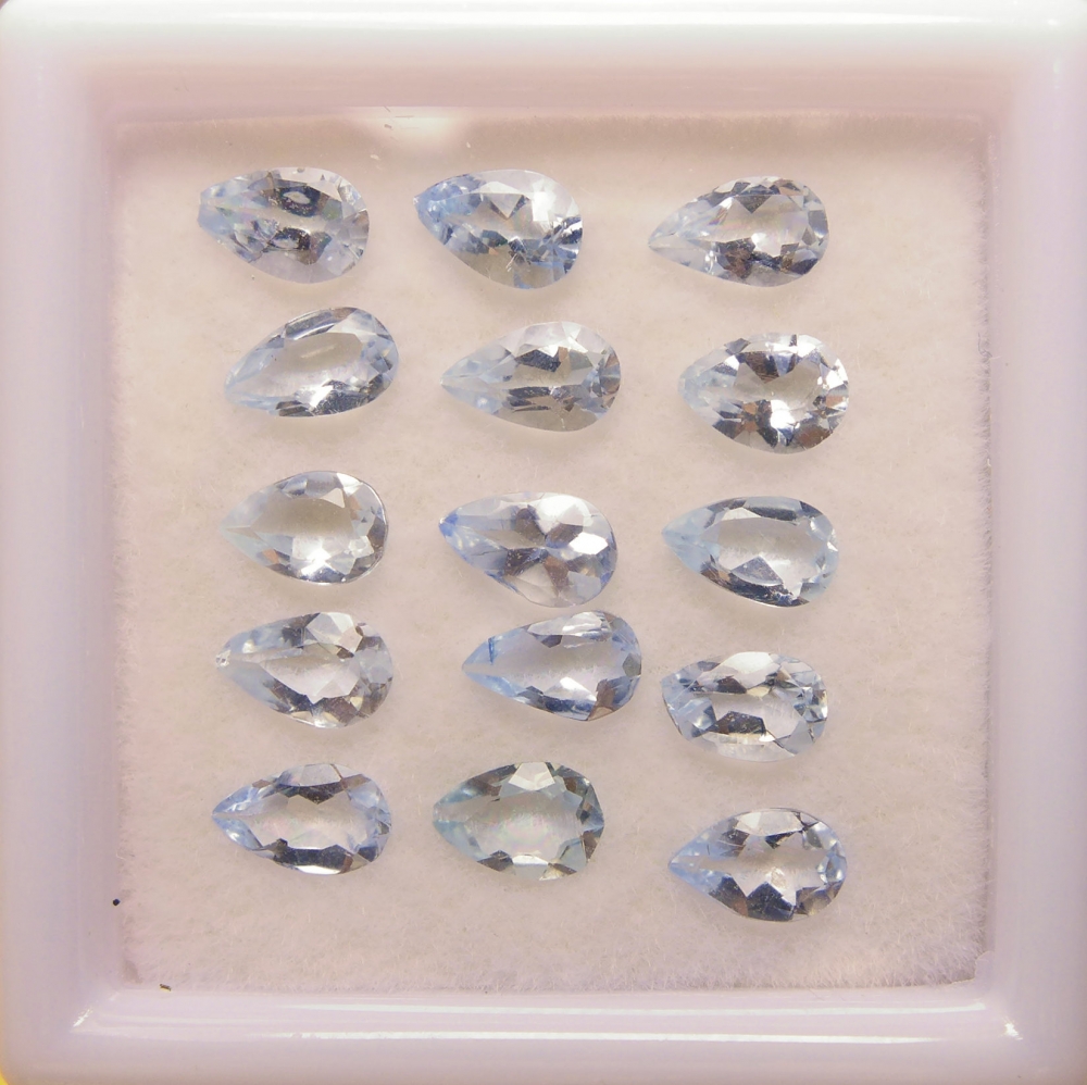 Bild 1 von 2.05 ct. 15 piece eye clean 4.5 x 3 mm Santa Maria Aquamarine Pears