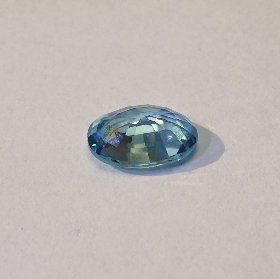 Bild 1 von 1.20 ct. Feiner ovaler blauer 7.3 x 5 mm Kambodscha Zirkon