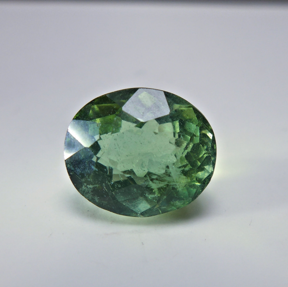 Bild 1 von 6.25ct. Beatiful  green oval 11.6 x 9.8 mm Brazil Apatite