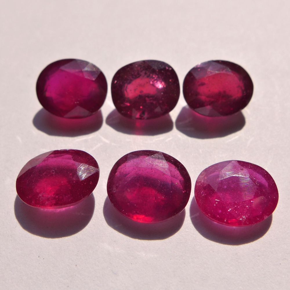 Bild 1 von 14.11 ct. 6 Stück feine ovale rote 8.5 x 7 mm Mosambik Rubin Edelsteine