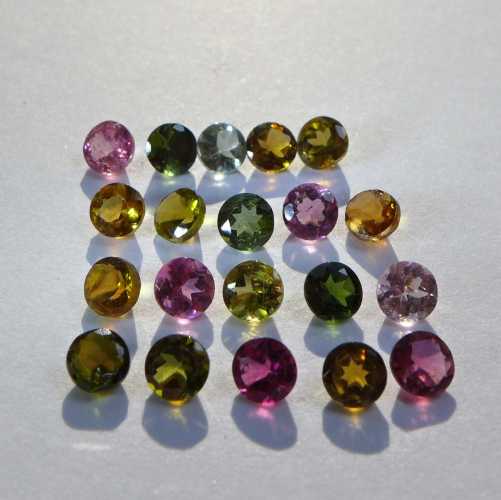 Bild 1 von 3.15 ct. 20 Stück feine runde unbeh. 3.3 mm Multi Color Brasilien Turmaline