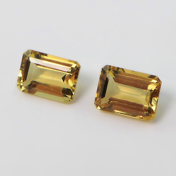 Bild 1 von 1.96 ct. Fine Pair 7 x 5 mm Octagon Goldberyl Gemstones from Brazil