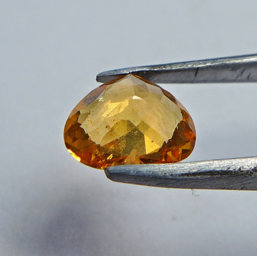 Bild 1 von 0.65 ct. Feines oranges 6 x 5 mm Spessartin Granat Herz