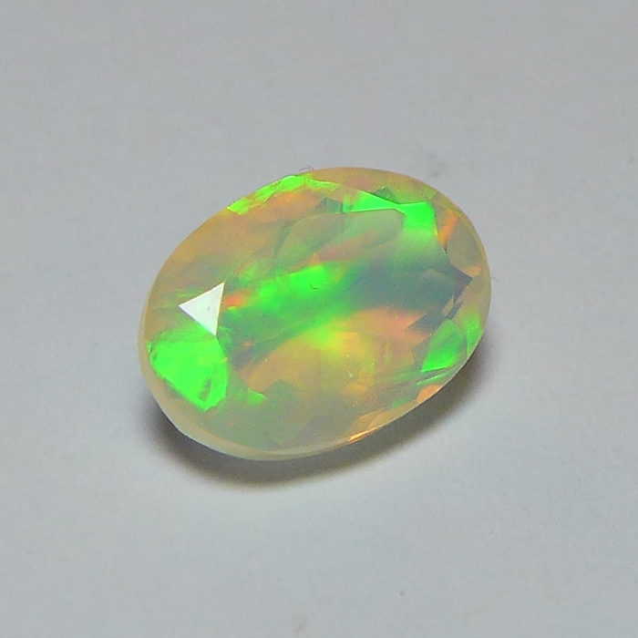 Bild 1 von 2.63 ct. Oval faceted 12 x 8.5 mm Ethiopia Multi Color Opal