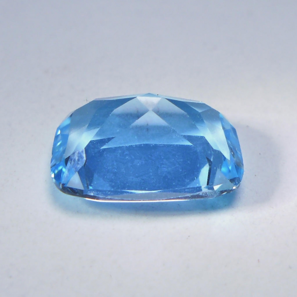 Bild 1 von 7.16 ct. Augenreiner 13.5 x 10 mm Classic Cushion Swiss Blue Topas.