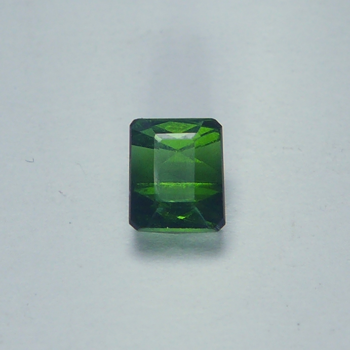 Bild 1 von 1.32 ct.VVS! Unbehandelter grüner 5.8 x 4.8 mm Mosambik Turmalin im Smaragdschliff