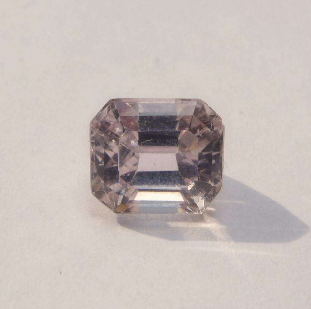 Bild 1 von 3.64 ct.Fine untreated.  8.4 x 6.7 mm Pink  Kunzit  from Afganisthan
