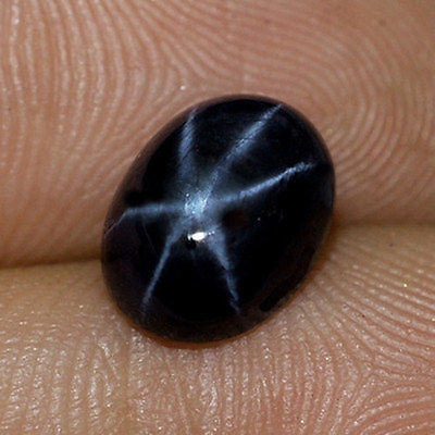 Bild 1 von 7.08 ct  Toller ovaler 11.5 x 7.5 mm Blue-Star Sternsaphir mit scharfem Stern