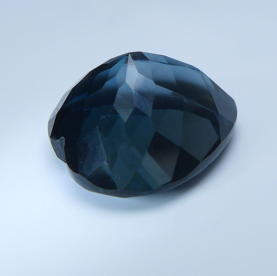 Bild 1 von 5.33 ct. VVS ! Klasse augenreines 10.7x6.6 mm Brasilien London Blue Topas Herz