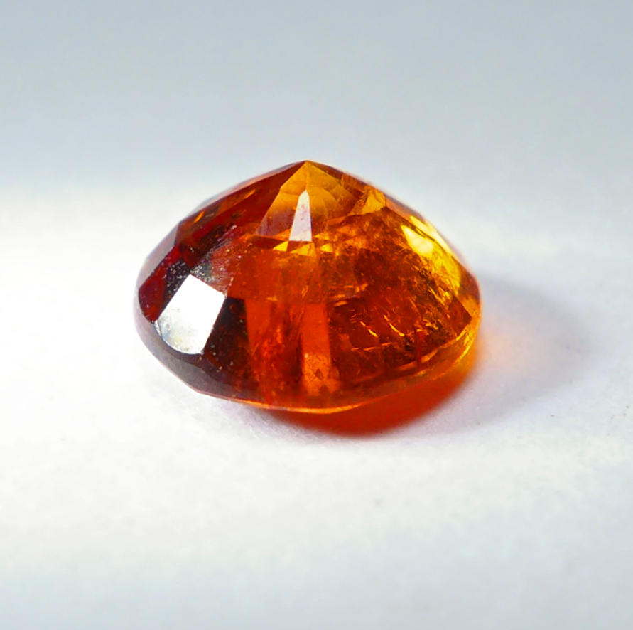 Bild 1 von  1.64 ct. Schöner orange-roter runder 7 mm Spessartin Granat
