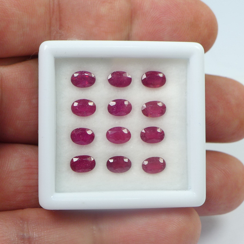 Bild 1 von 8.33 ct. 12 pieces oval Pink Red 6 x 4 mm Mozambique Ruby Gemstones