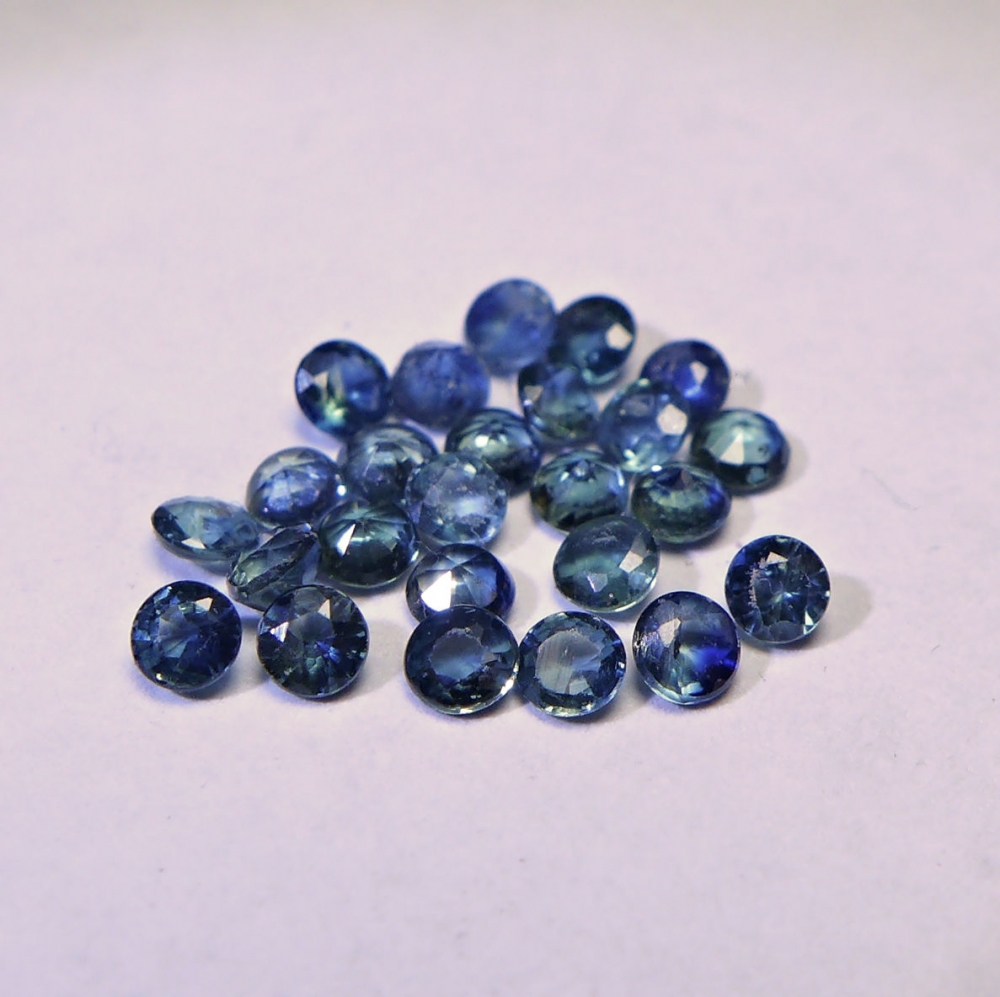 Bild 1 von 1.40 ct. 25 pieces  blue round  2 to 2.1 mm Sapphire