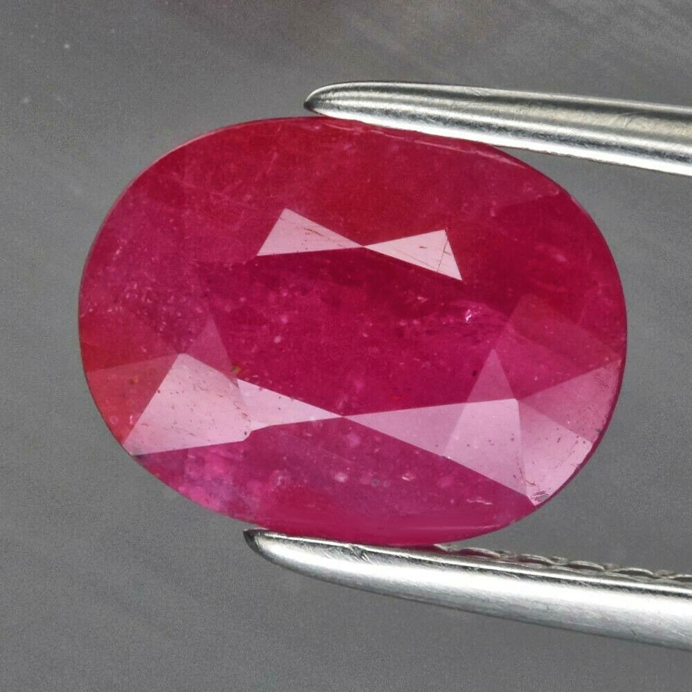 Bild 1 von 2.1 ct. Fine red oval 6.4 x 5 mm Mosambik Ruby
