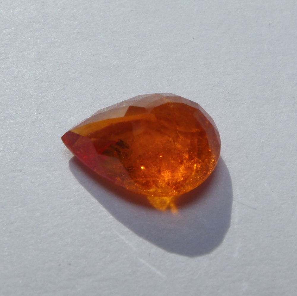 Bild 1 von 3.06 ct . Feiner orangeroter 10.3 x 7.5 mm Spessartin Grant Tropfen