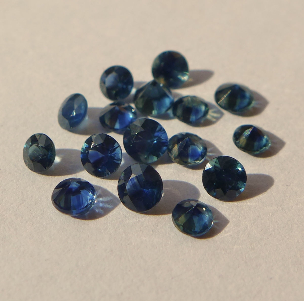 Bild 1 von 2.84 ct . 16 Stück blaue runde 3 bis 3.5 mm Saphire