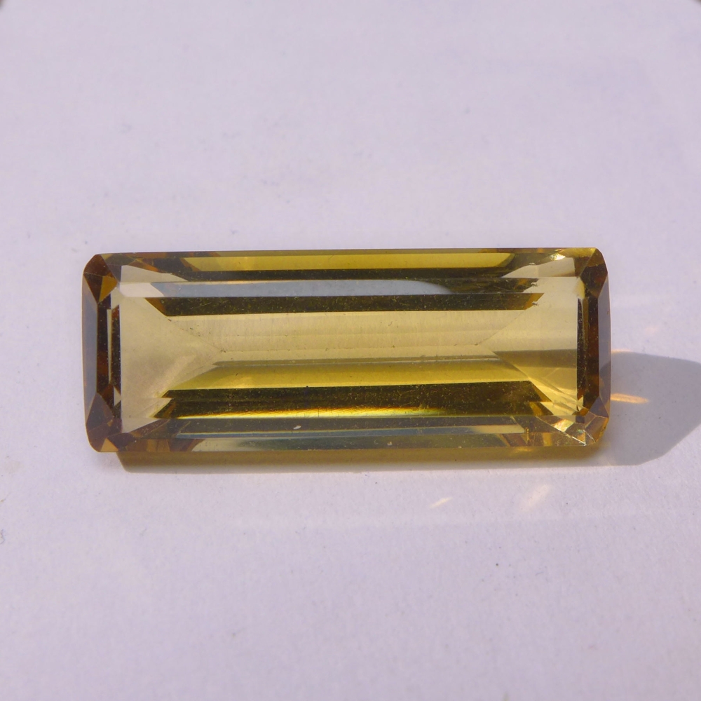 Bild 1 von 13.55 ct. VVS! Yellow 24.2 x 9.3 mm Oktagon Citrine