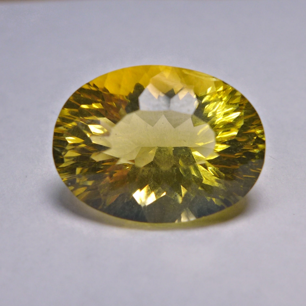 Bild 1 von  9.20 ct. VVS ! Zarter ovaler 16 x 11.8 mm Brasilien Citrin