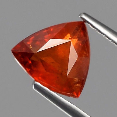 Bild 1 von 1.91 ct Faszinierender Rot Oranger 8 x 7.3 mm Triangel Namibia Spessartin Granat