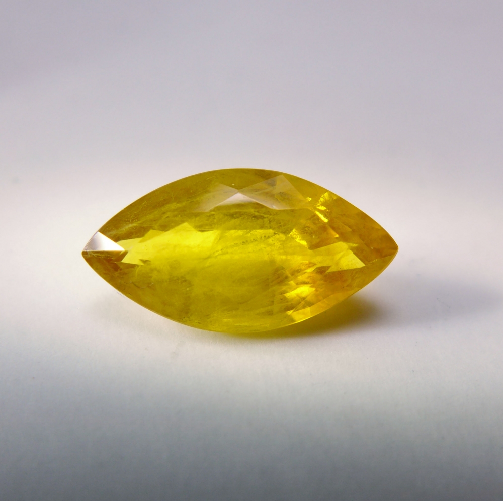 Bild 1 von 2.55 ct. Beatiful golden yellow 121.6 x 6.7 mm Marquise Sapphire