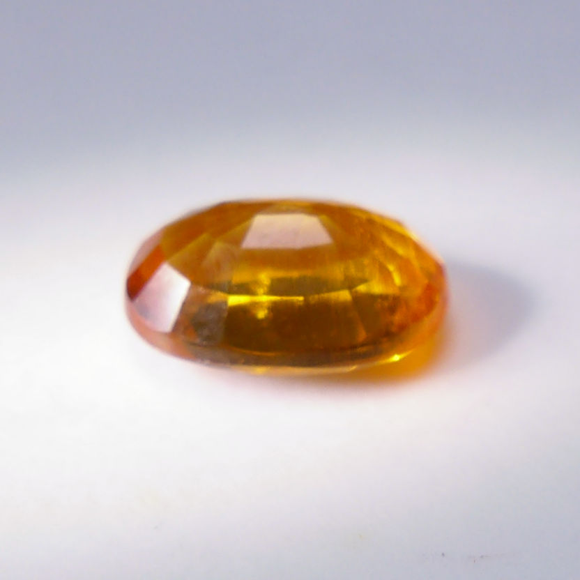 Bild 1 von 1.10 ct . Orangeroter ovaler 7 x 5.2 mm Spessartin Granat