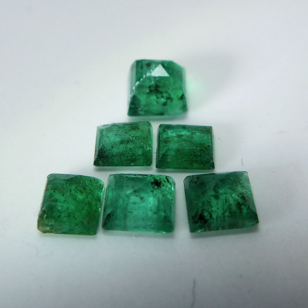 Bild 1 von 1.40 ct. 6 Stück natürliche Kolumbien Carré 3.5 - 3.9 mm Smaragde