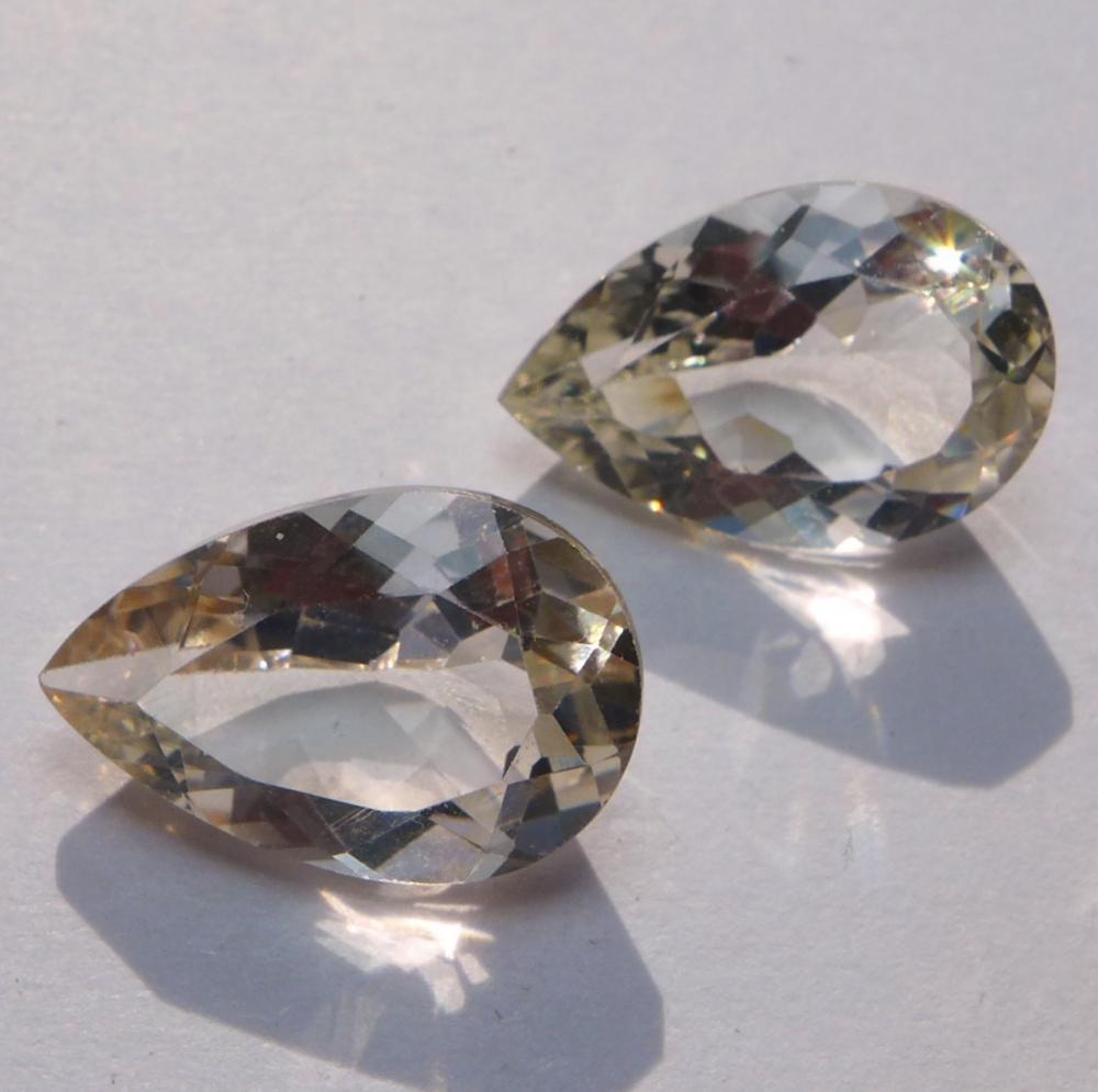 Bild 1 von 13.44 ct. Perfektes Paar große 15 x 10 mm Brasilien Champagne Topas Tropfen