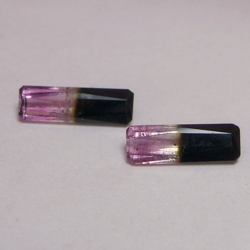 Bild 1 von 1.75 ct. Wunderschönes Paar pink grüne 11 x 3.5 mm  Turmalin Baguettes