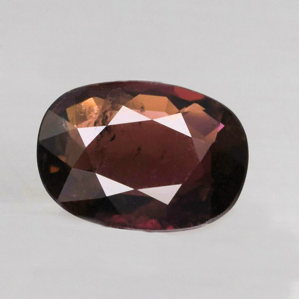 Bild 1 von 1.45 ct.  Feiner ovaler pink- violetter 8.7 x 6.2 mm Mosambik Turmalin