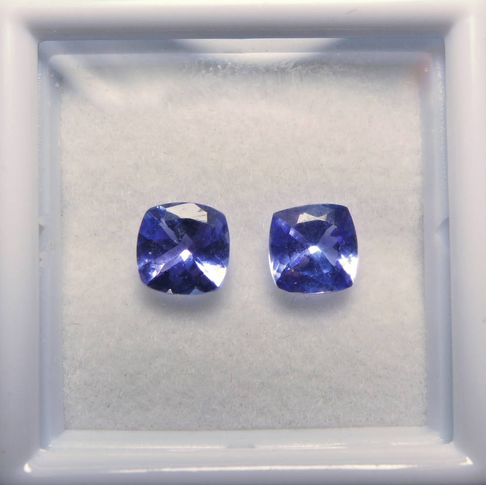 Bild 1 von 1.45 ct. Tolles Paar 5.5 x .5.5 mm blau violette Cushion Tansanite