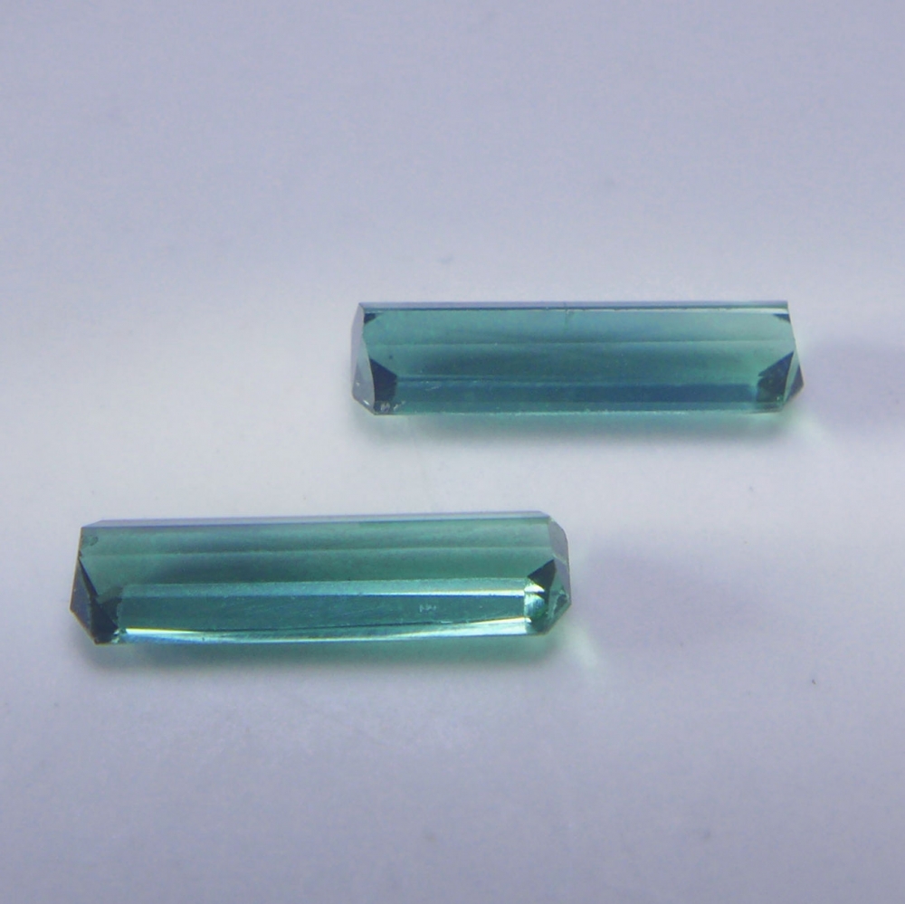 Bild 1 von 1.74 ct. Schönes Paar bläulich grüner  11 x 3 mm Indigolith Turmalin