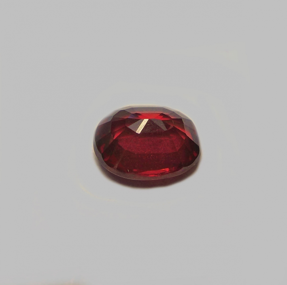 Bild 1 von 1.75 ct. Natürlicher roter ovaler 8 x 6.6  mm Spessartin Granat