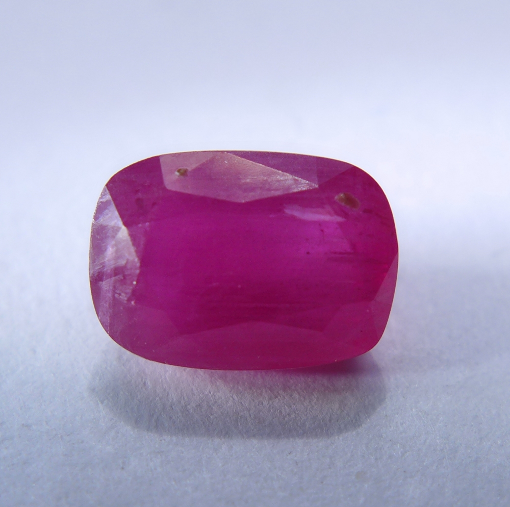Bild 1 von 1.95 ct. Fine red  8 x 5.6 mm Cushion Mosambik Ruby