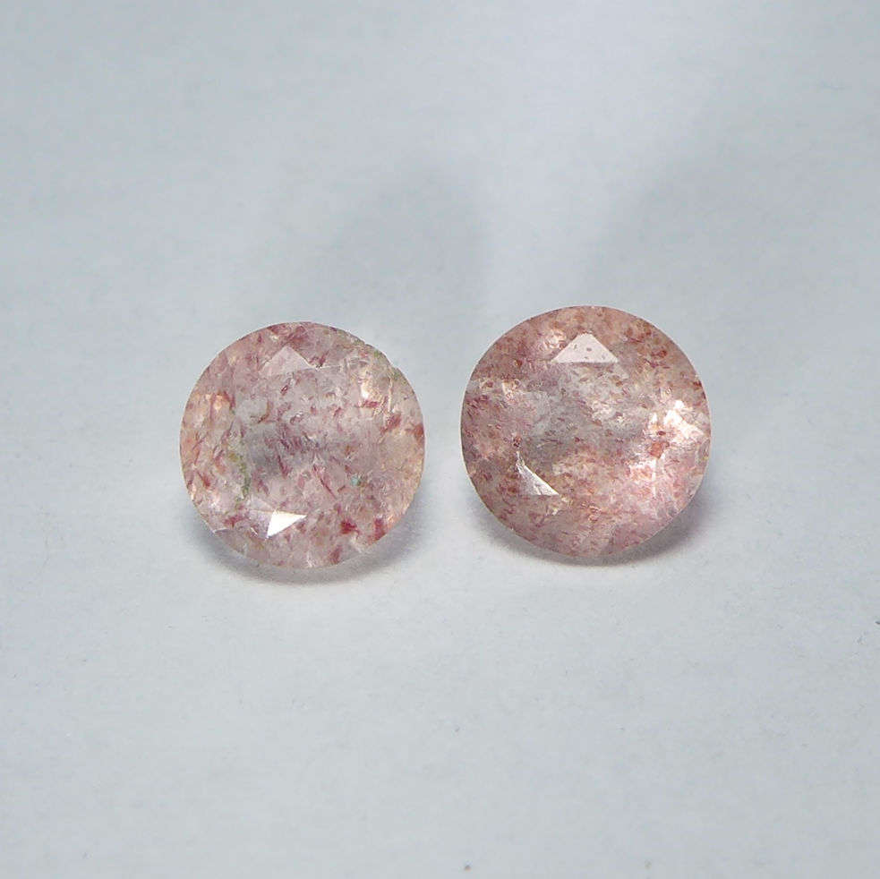 Bild 1 von 2.36 ct. Gentle pair of reddish pink round 6.7 - 7 mm Quarzt