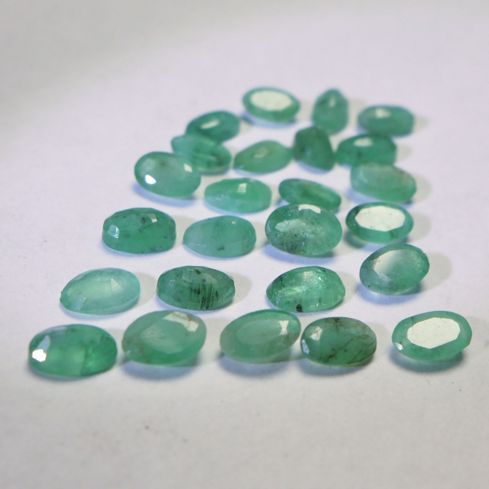 Bild 1 von 6.55 ct. 25 Stück ovale 5 x 3.5 mm Brasilien Smaragde