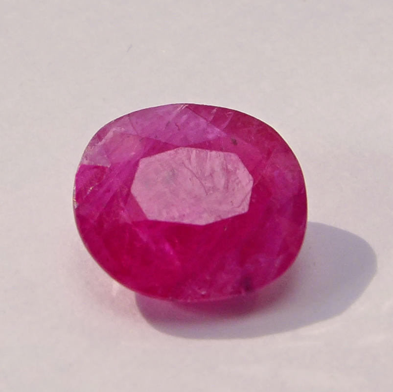 Bild 1 von 3.85 ct. Gorgeous pink red oval 10 x 9.3 mm Mosambique Rubin