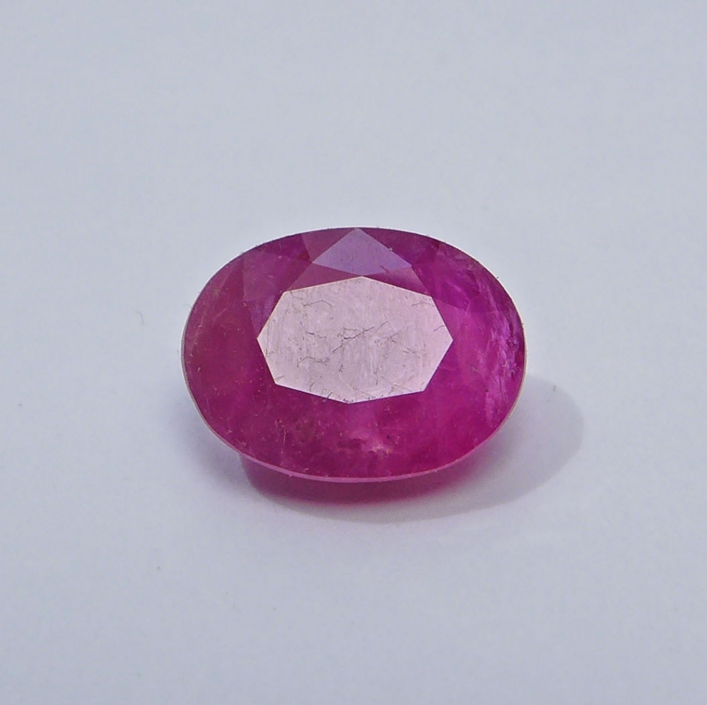 Bild 1 von 3.01 ct. Beatiful pinkish red oval 9.8 x 7.5 mm Mosambique Ruby