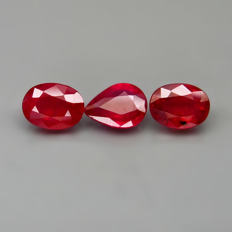 Bild 1 von 4.20 ct. 3 pieces Top Red genuine Mozambique Rubin, Oval & Pear Facet