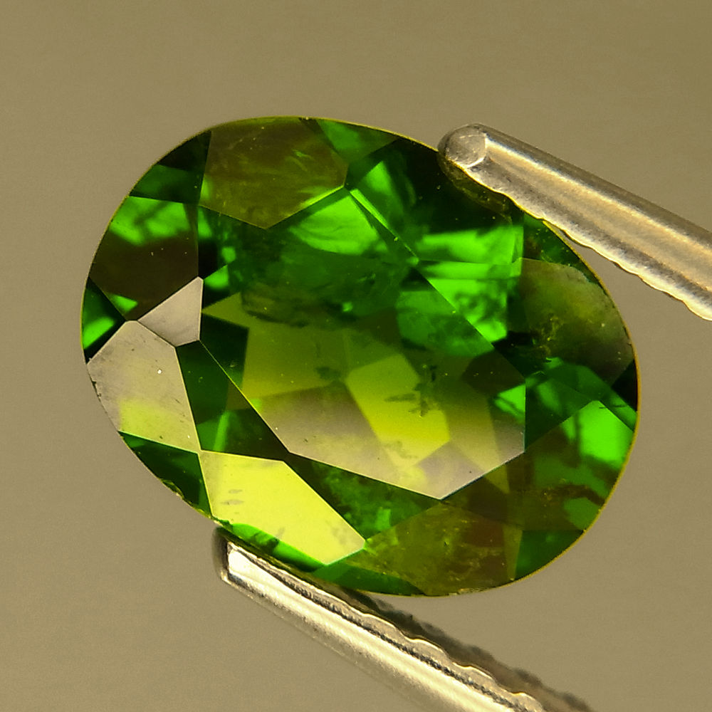 Bild 1 von 1.54 ct. Natural oval 8.8  x 6.8 mm Chrome Diopside Gems