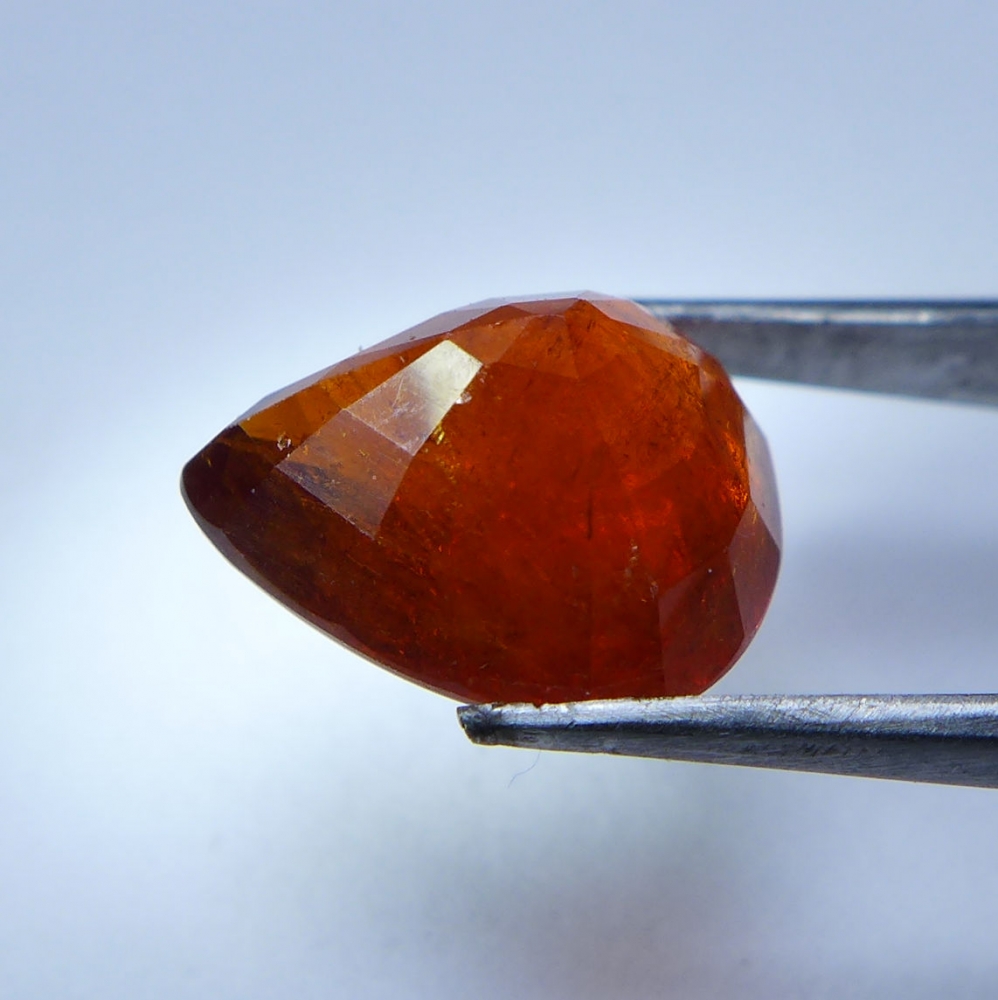 Bild 1 von 4.21 ct . Toller orangeroter 10.3 x 8.5 mm Spessartin Granat Tropfen